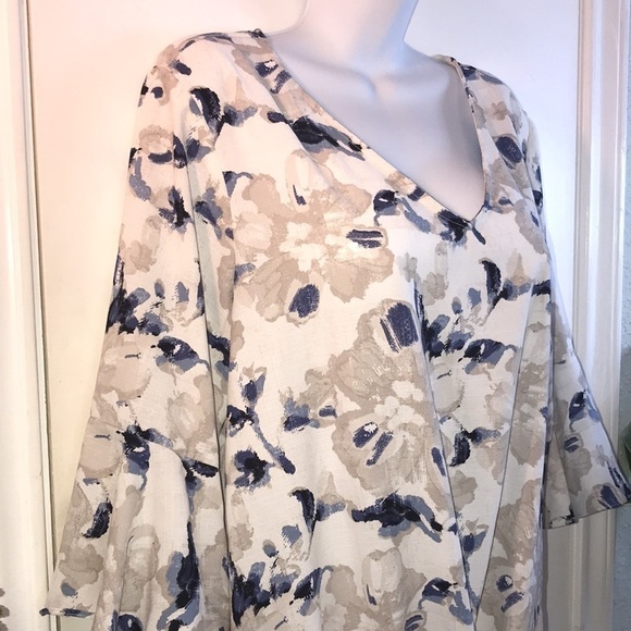 NWT AGB Women's Floral Top Size Large - Picture 3 of 14